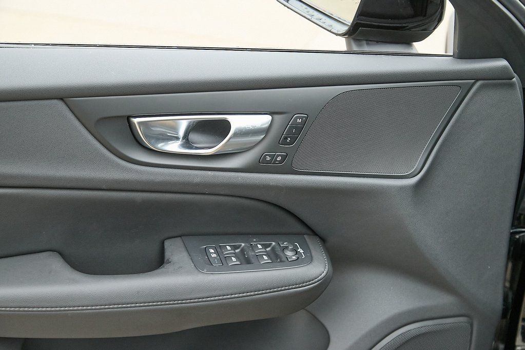 2026 VOLVO V60CC - Image 10