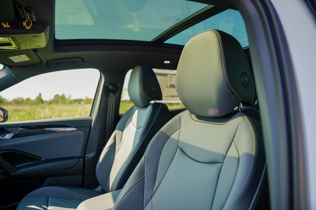 2025 Volkswagen Tiguan SE R-Line Black photo 10