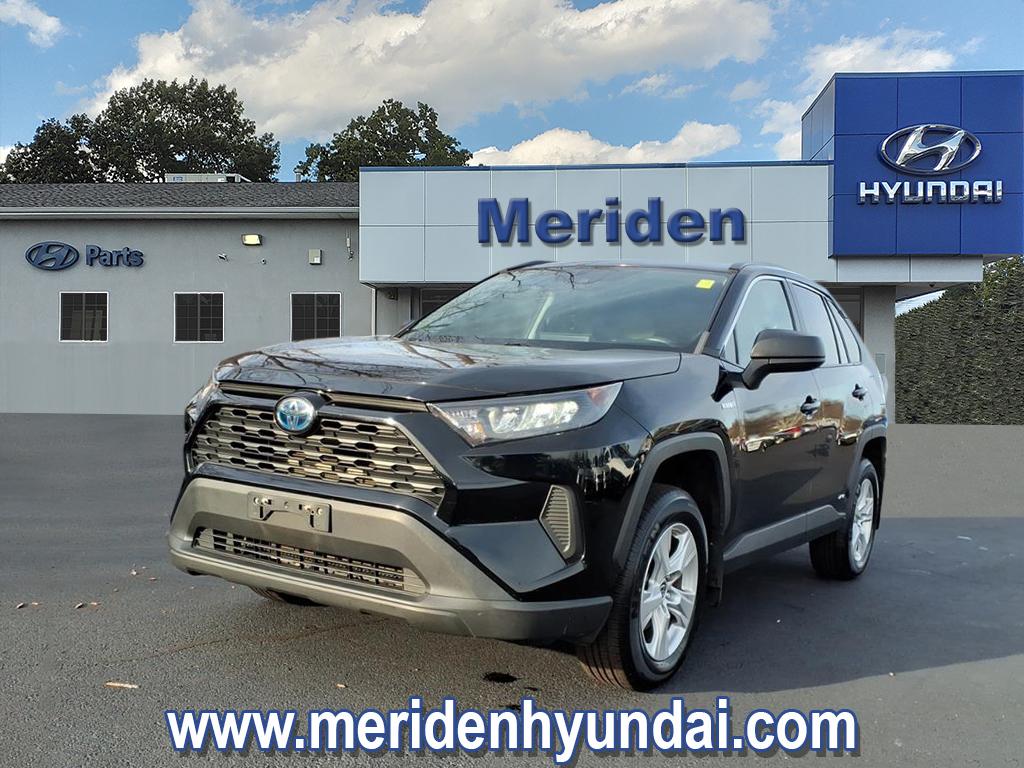 2021 Toyota RAV4 LE's photo