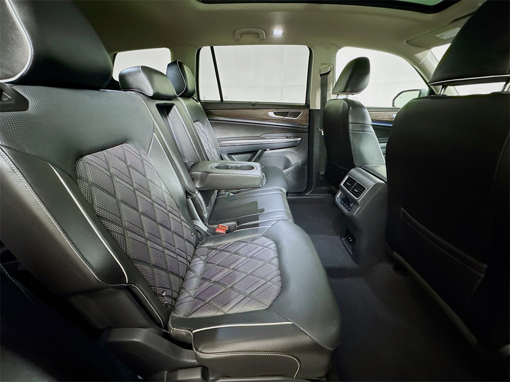 2024 Volkswagen Atlas SEL Premium R-Line photo 19