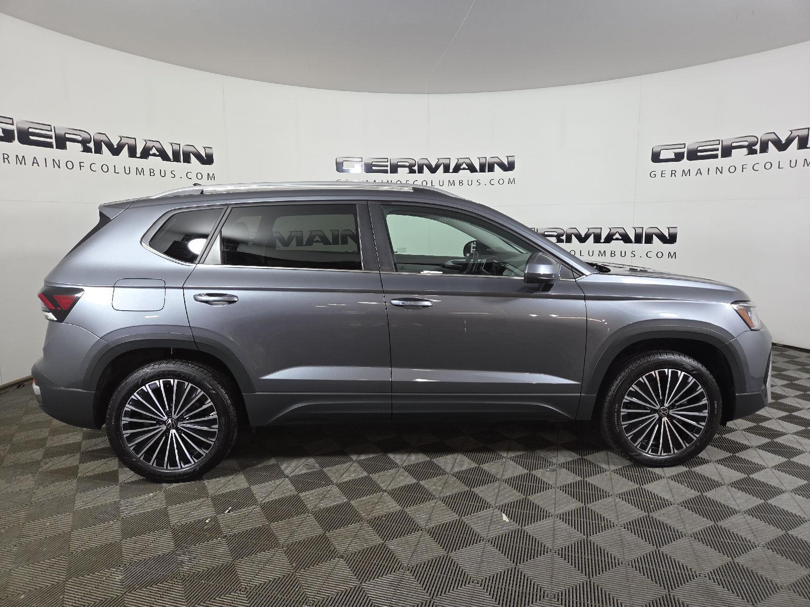 2025 Volkswagen Taos SE photo 4
