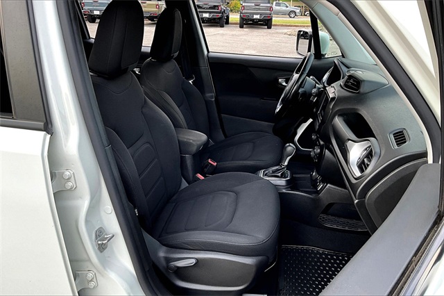 2020 Jeep Renegade Latitude photo 24