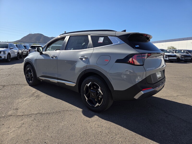 2026 Kia Sportage EX photo 4