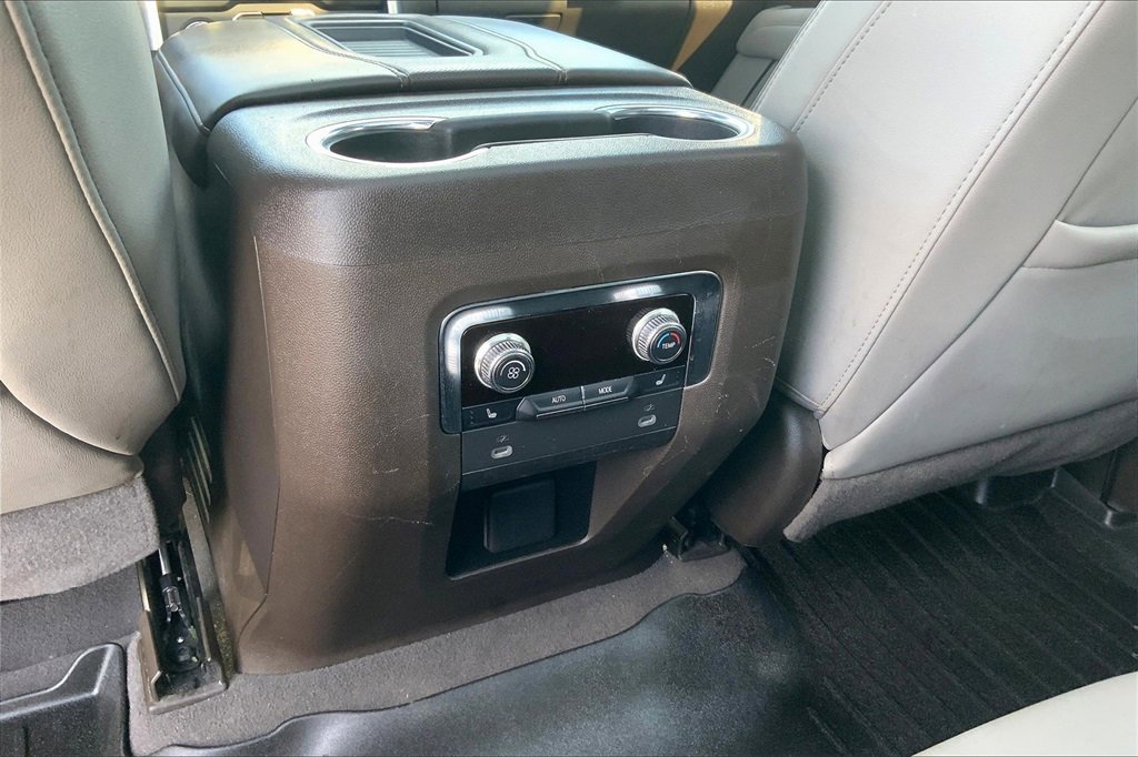 2022 Gmc Yukon SLT photo 33