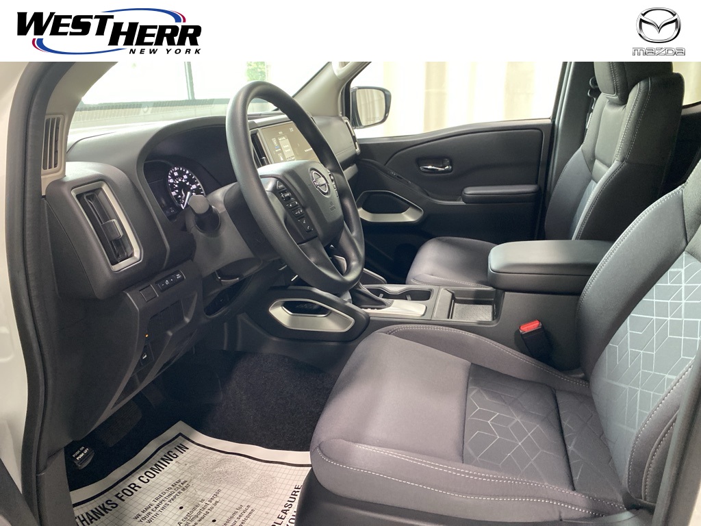 2025 Nissan Frontier SV photo 4
