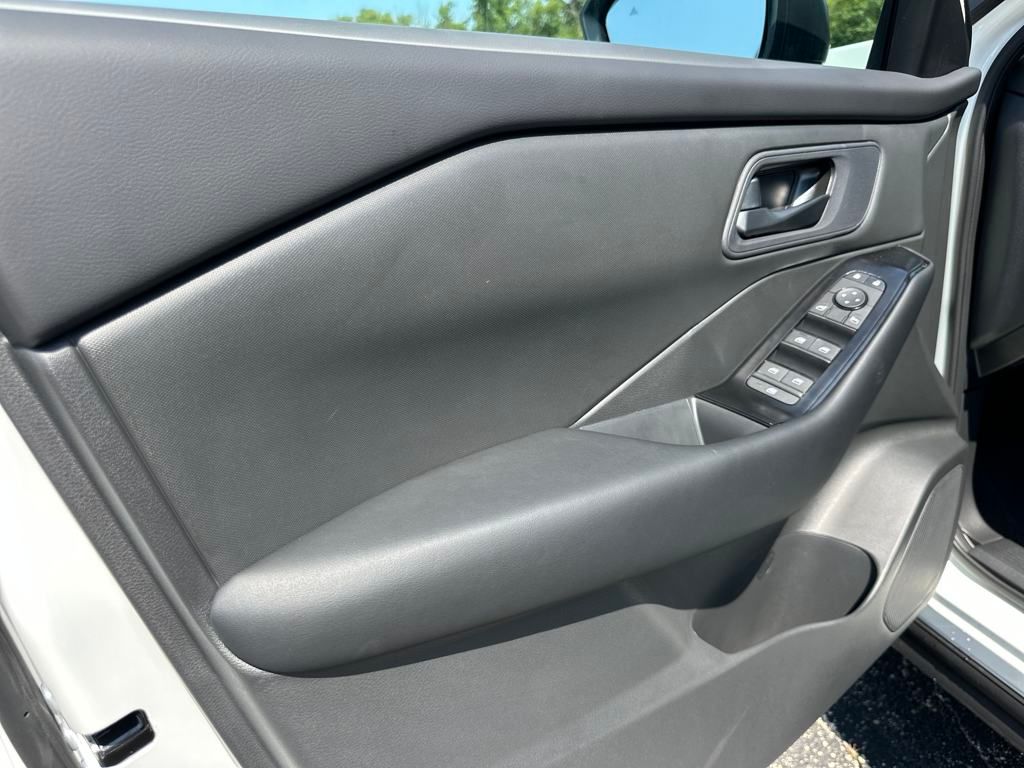 2026 Nissan Rogue S photo 10