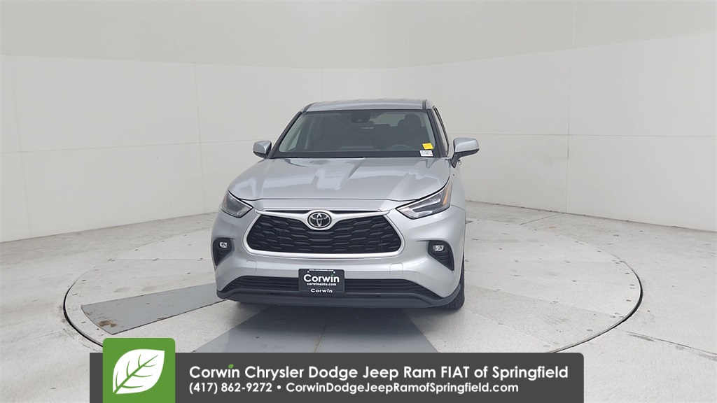 2024 Toyota Highlander LE photo 5