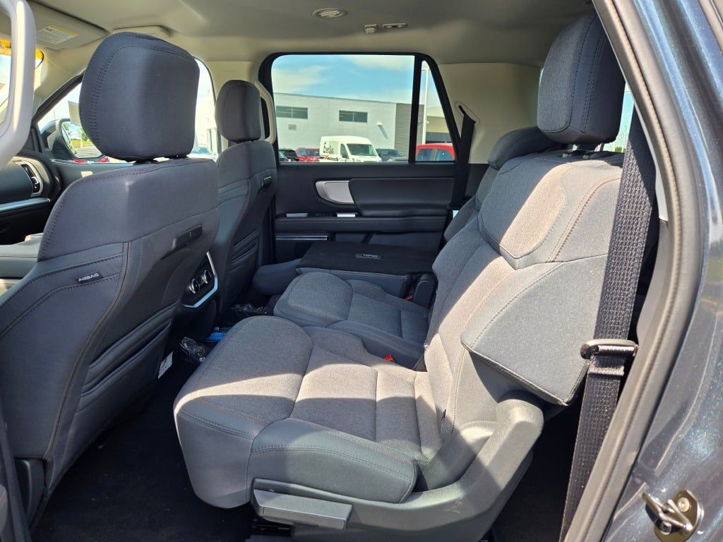 2025 Ford Expedition MAX photo 18