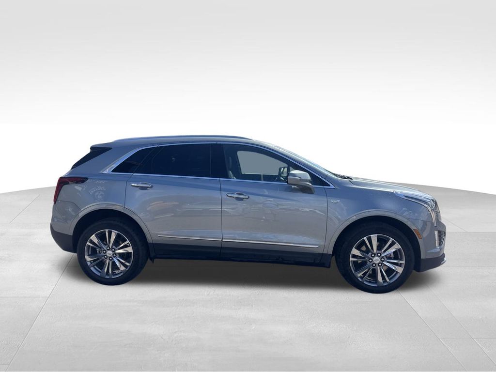 2025 Cadillac XT5 Premium Luxury photo 3