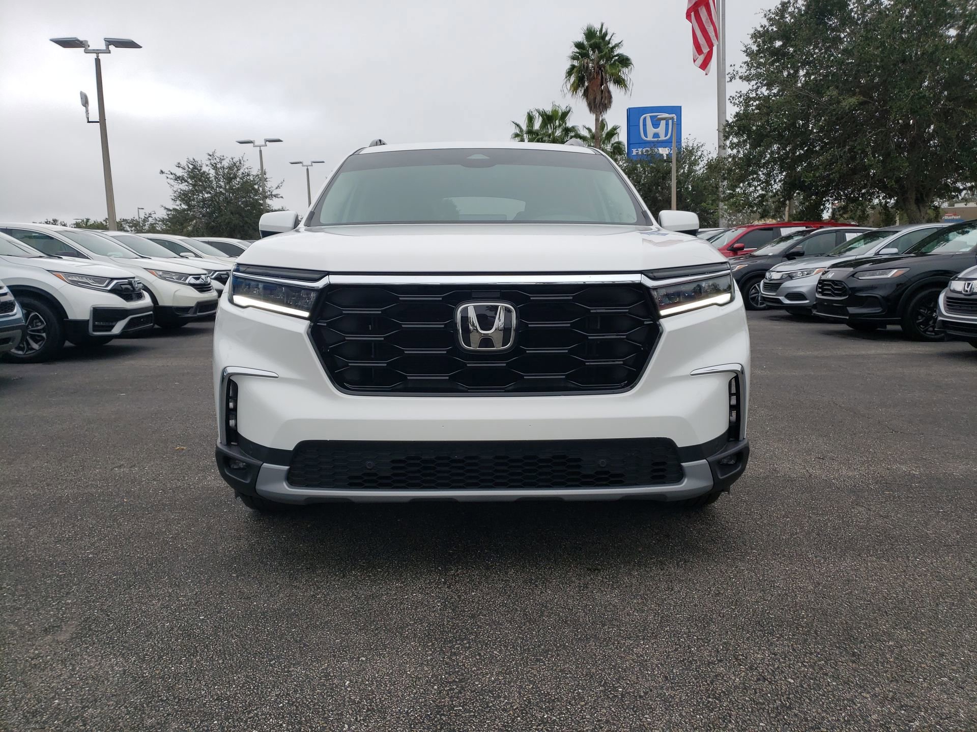 2025 Honda Pilot Touring photo 2