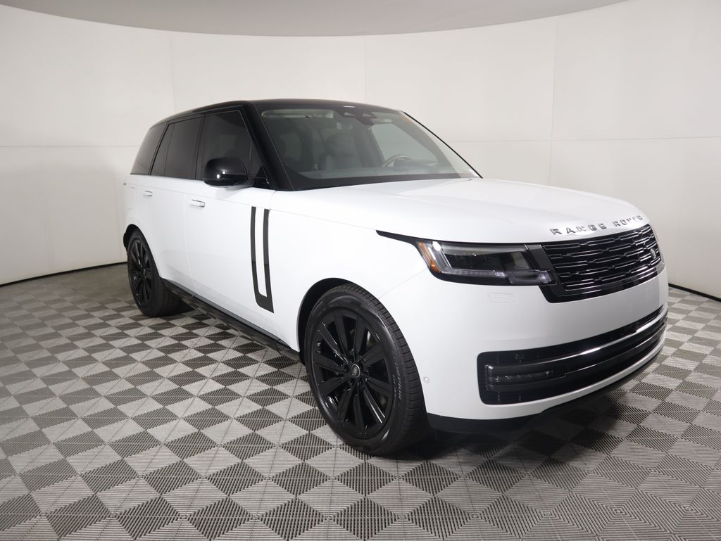 2025 Land Rover Range Rover SE photo 3