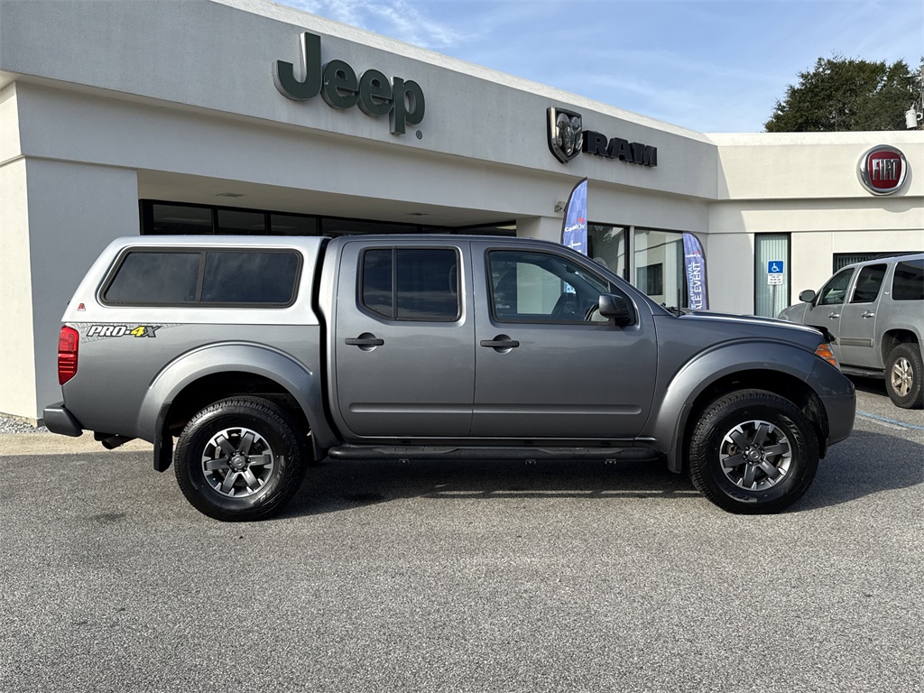 2018 Nissan Frontier PRO-4X photo 2