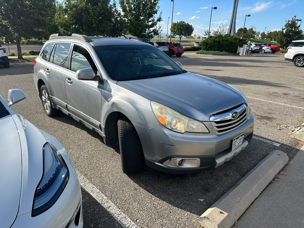 2010 Subaru Outback Premium photo 6