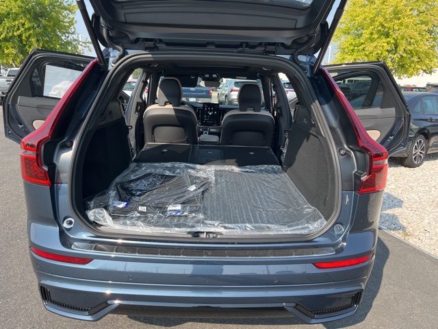 2026 Volvo XC60 B5 Plus photo 22