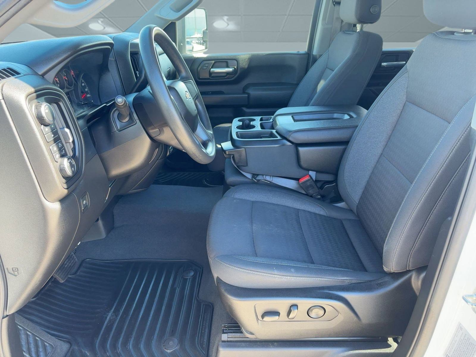 2024 Chevrolet Silverado 2500HD Custom photo 4