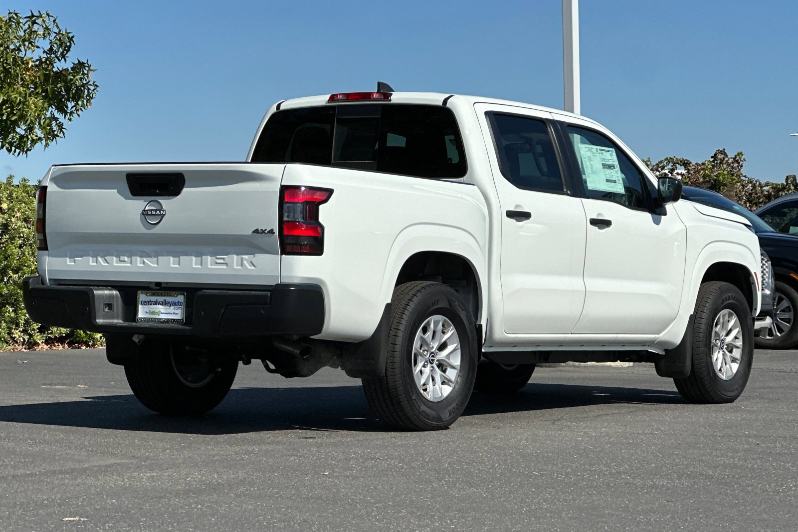 2025 Nissan Frontier S Crew Cab photo 4