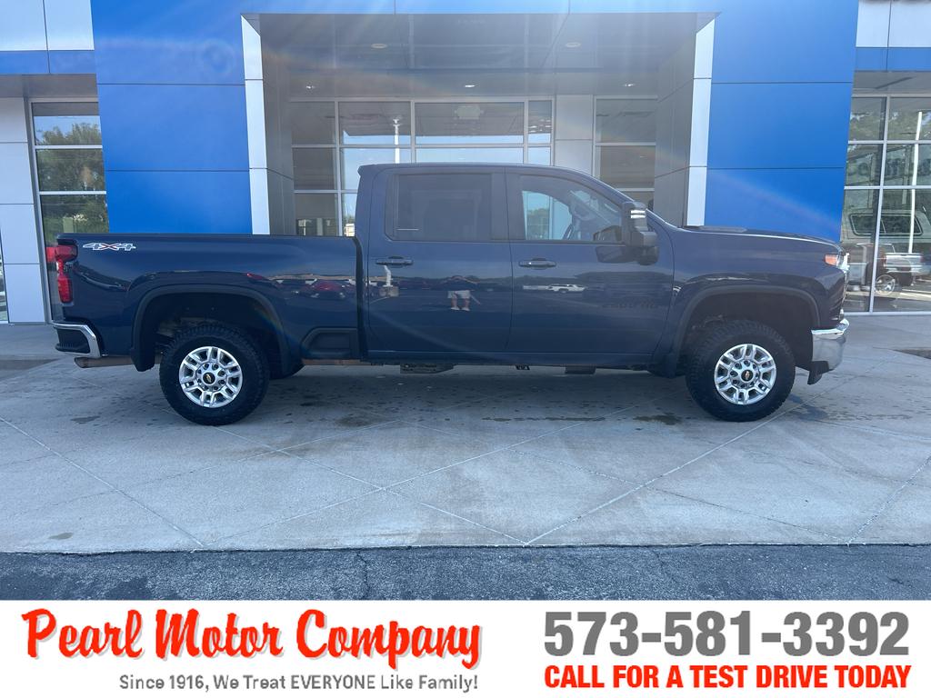 2022 Chevrolet Silverado 2500HD LT photo 3
