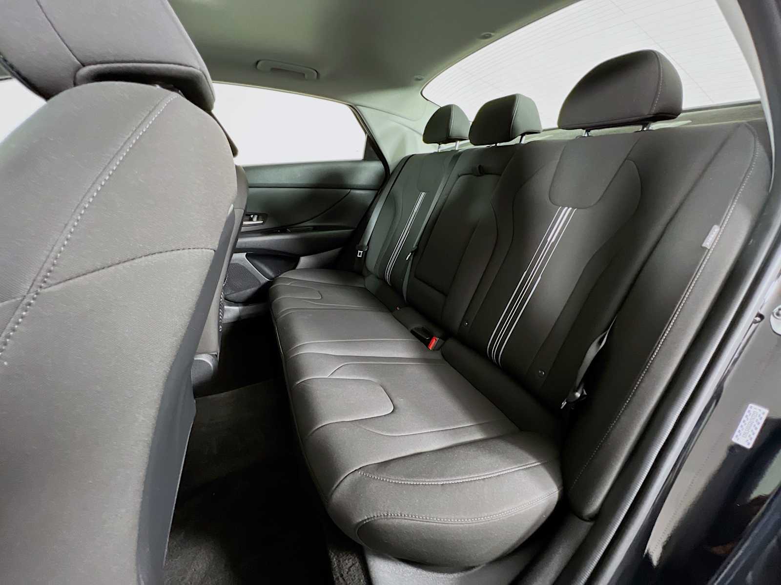 2024 Hyundai Elantra SEL Convenience photo 25