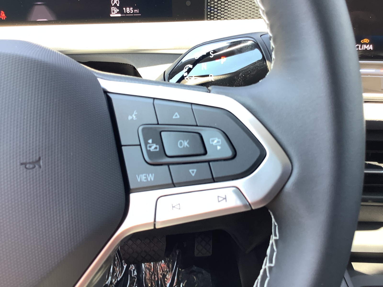 2025 Volkswagen Tiguan SE photo 24
