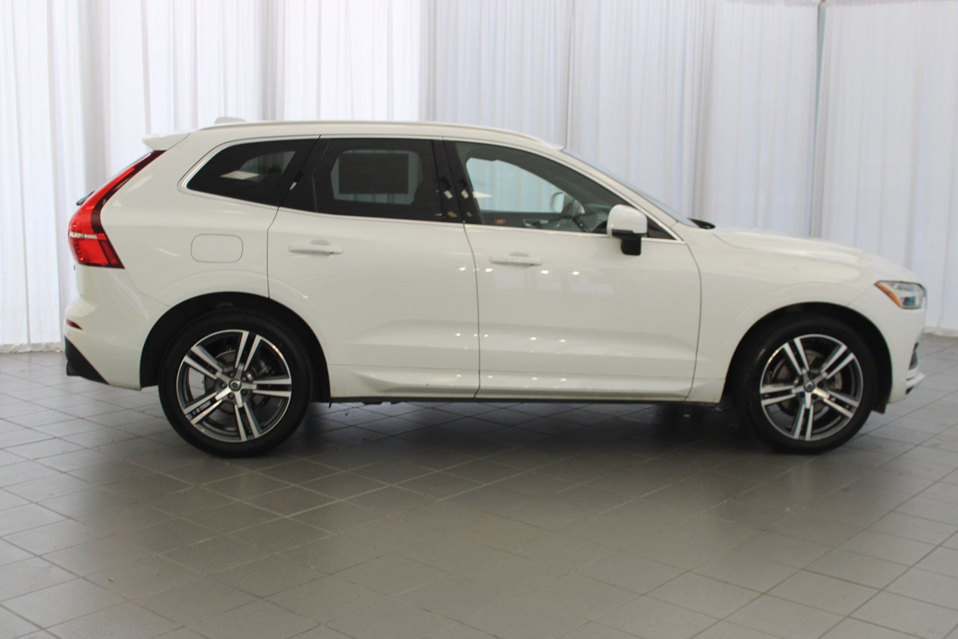 2020 Volvo XC60 T5 Momentum photo 6