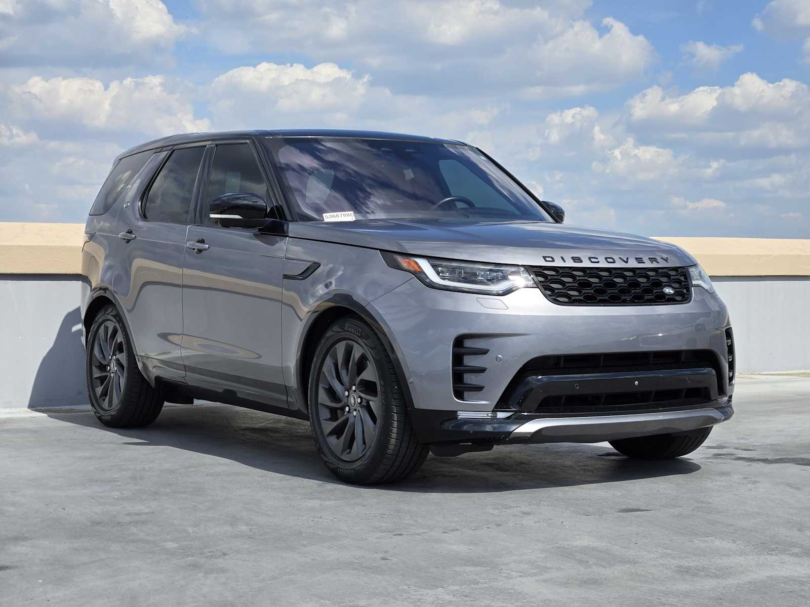 2022 Land Rover Discovery S R-Dynamic photo 3