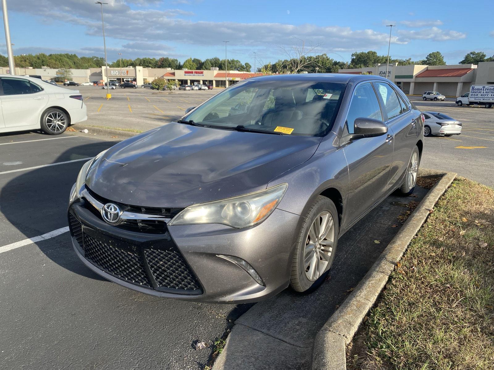 2017 Toyota Camry SE photo 3
