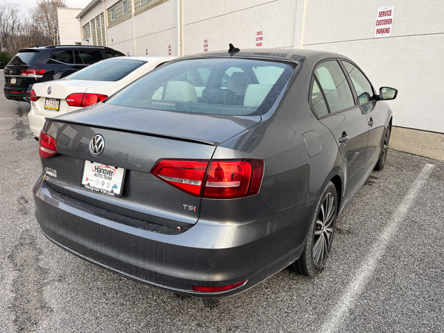 2015 Volkswagen Jetta 1.8T Sport photo 3