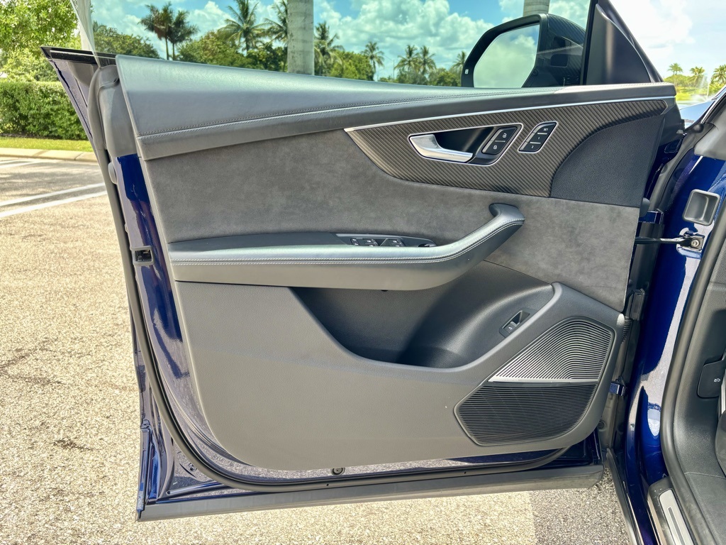 2021 Audi RS Q8 photo 10