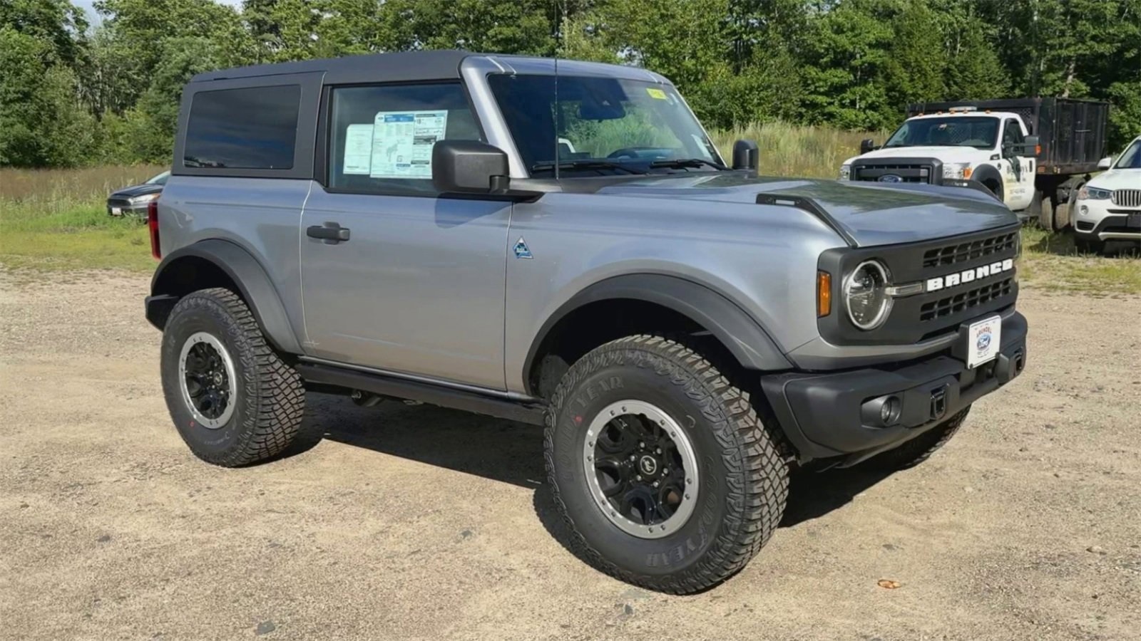 2024 Ford Bronco Black Diamond photo 2