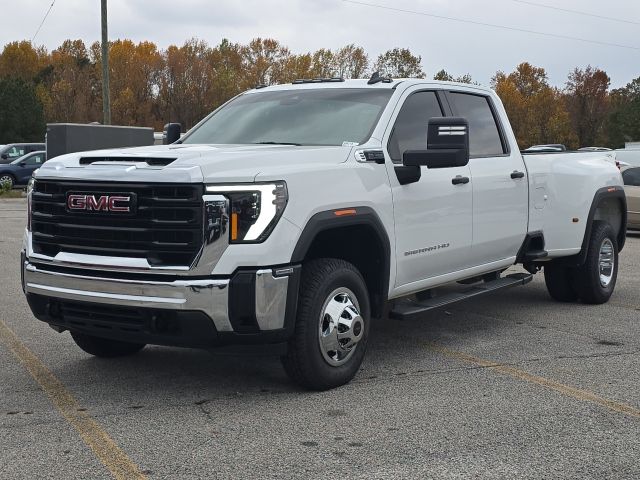 2024 GMC Sierra 3500HD Pro's photo