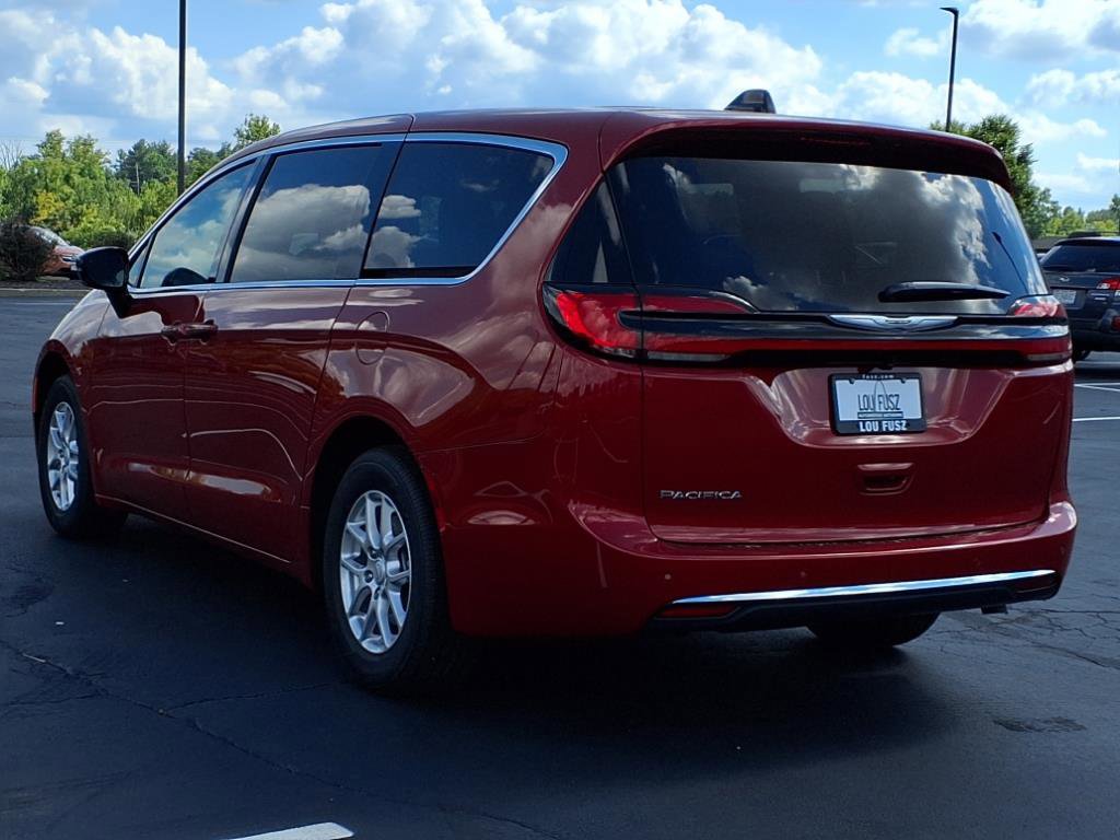 2026 Chrysler Pacifica photo 4