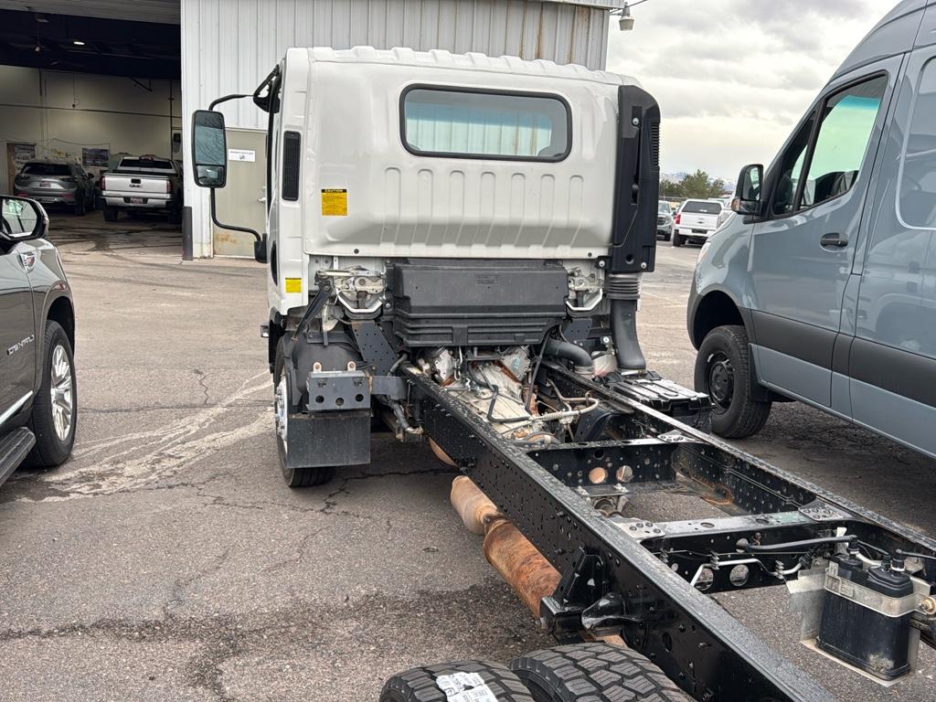 2019 Isuzu NPR photo 3