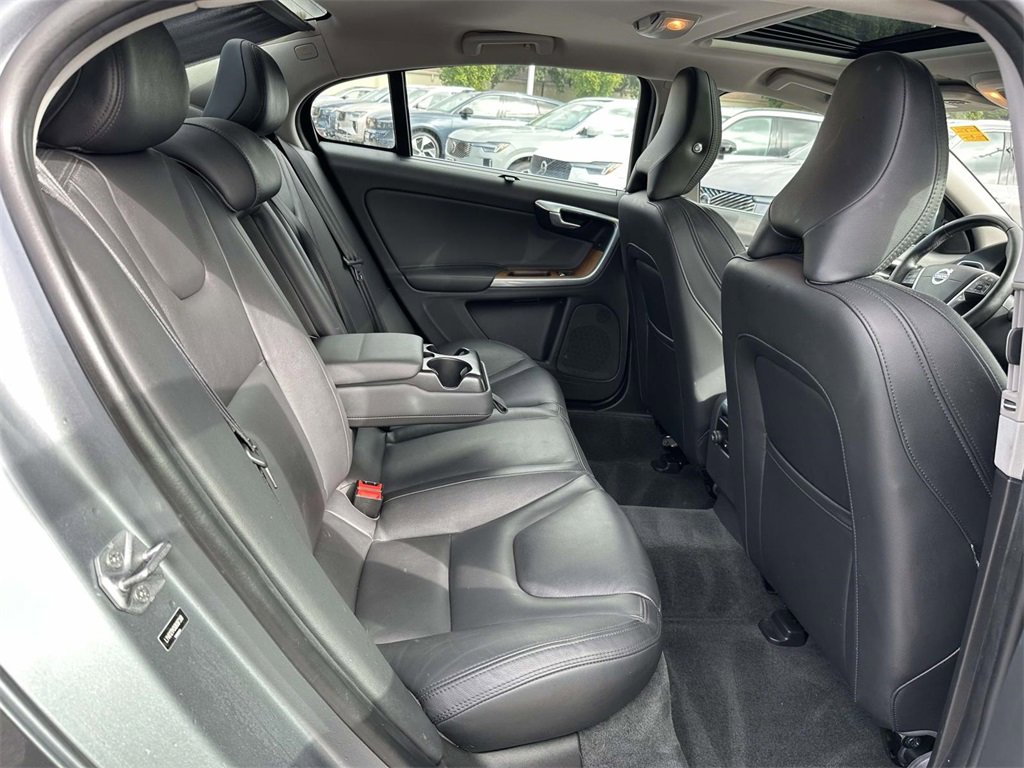 2016 Volvo S60 Inscription T5 Platinum AWD photo 12