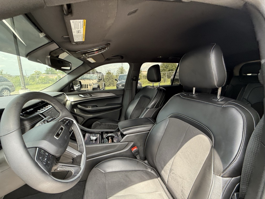 2023 Jeep Grand Cherokee Altitude photo 11