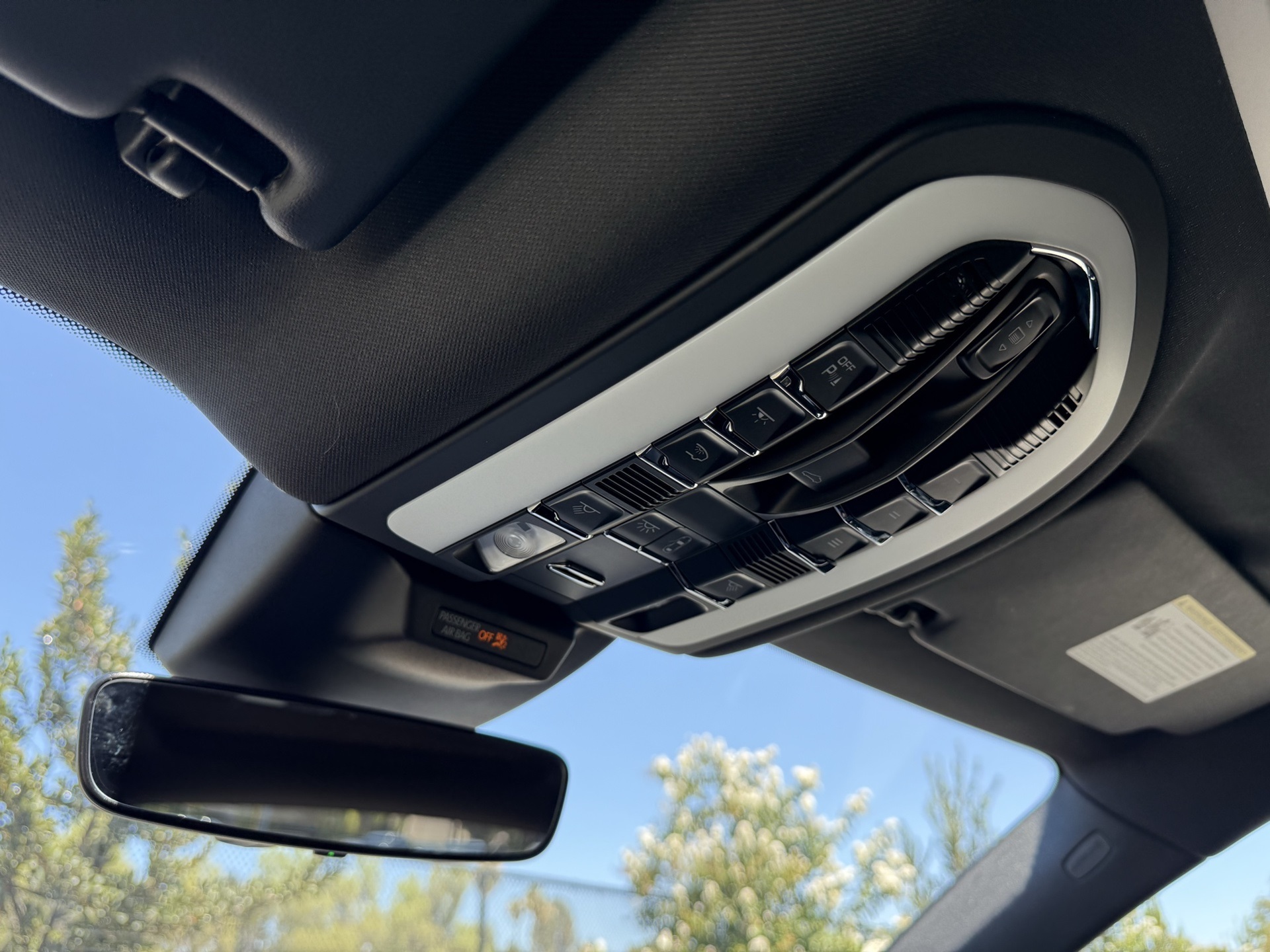 2025 Porsche Macan T photo 14