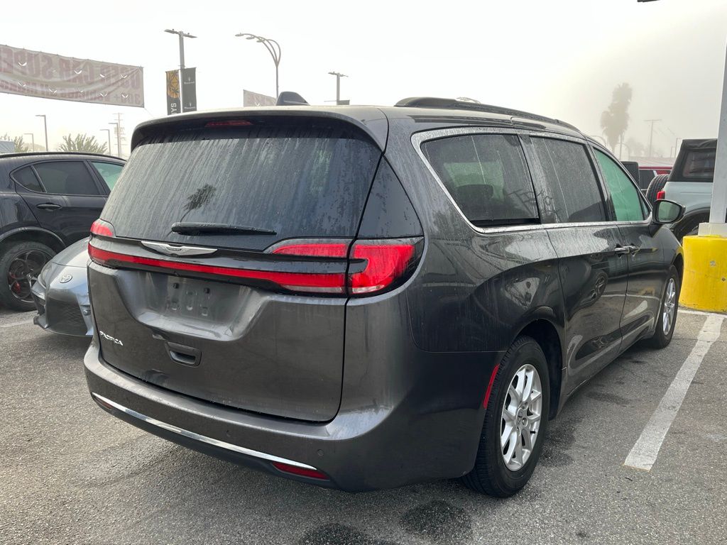 2022 Chrysler Pacifica Touring L photo 3