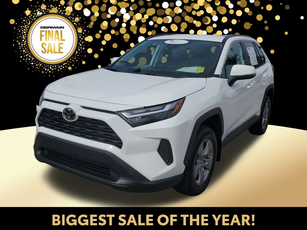 2024 Toyota RAV4 XLE's photo