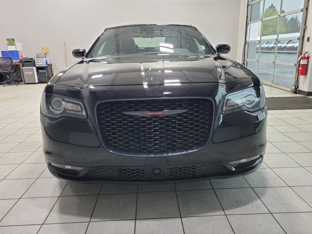 2023 Chrysler 300 S photo 2