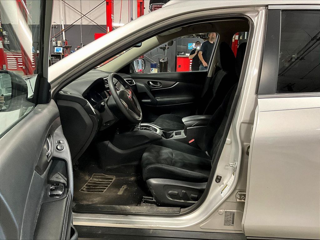 2014 Nissan Rogue SV photo 7