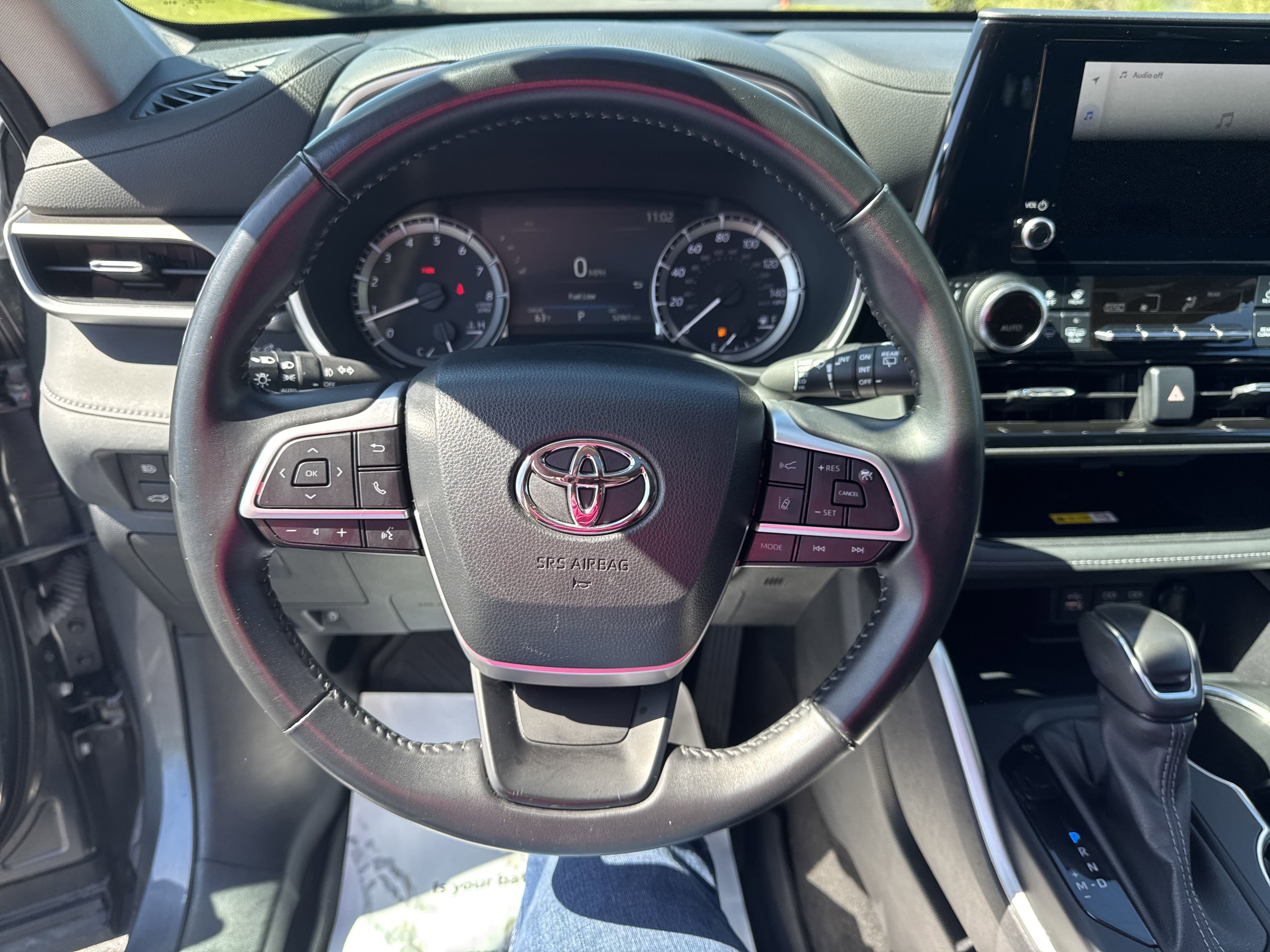 2023 Toyota Highlander XLE photo 12