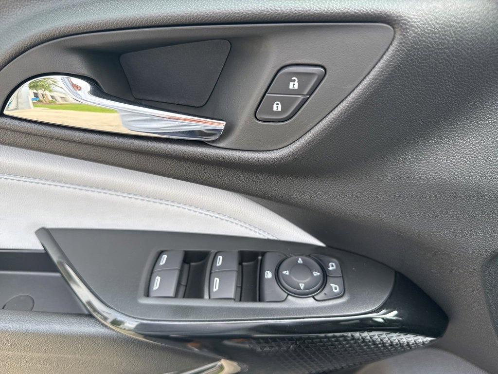 2025 Chevrolet Trax LT photo 30