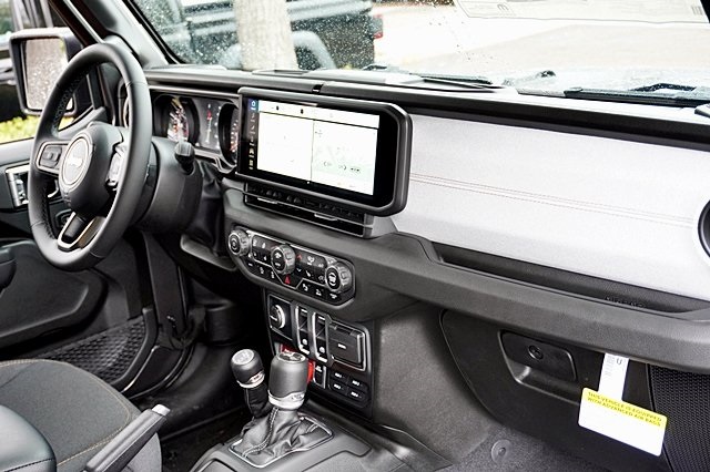 New 2025 Black Clear-Coat Exterior Paint Jeep Rubicon image 16