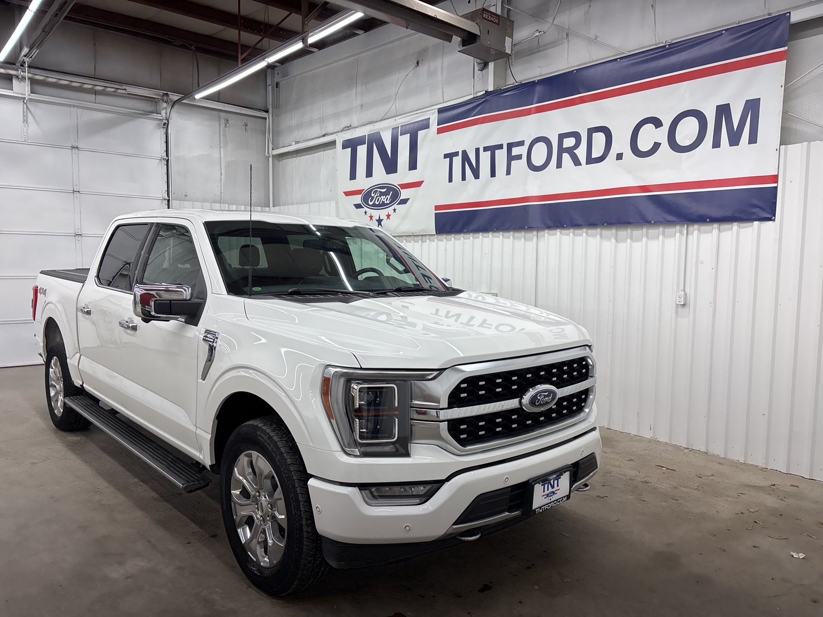 2022 Ford F-150 Platinum photo 2