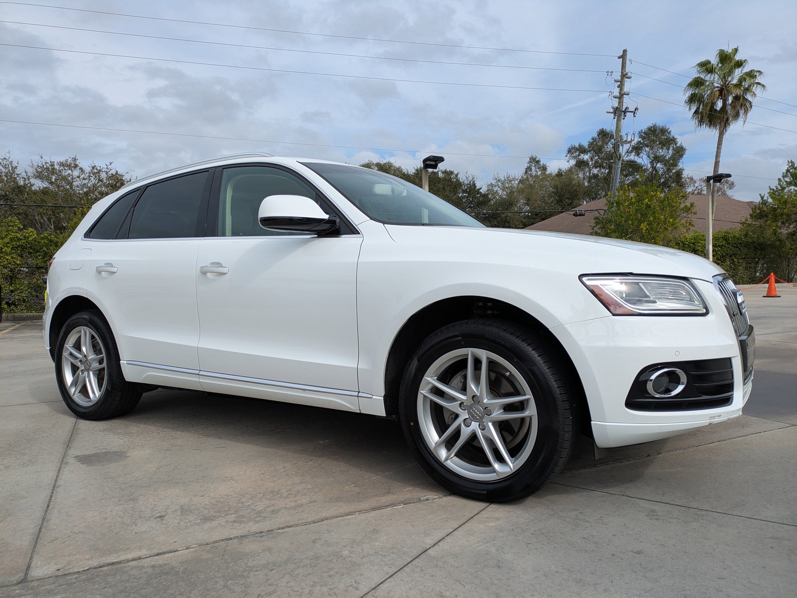 2015 Audi Q5 45 Premium Plus's photo