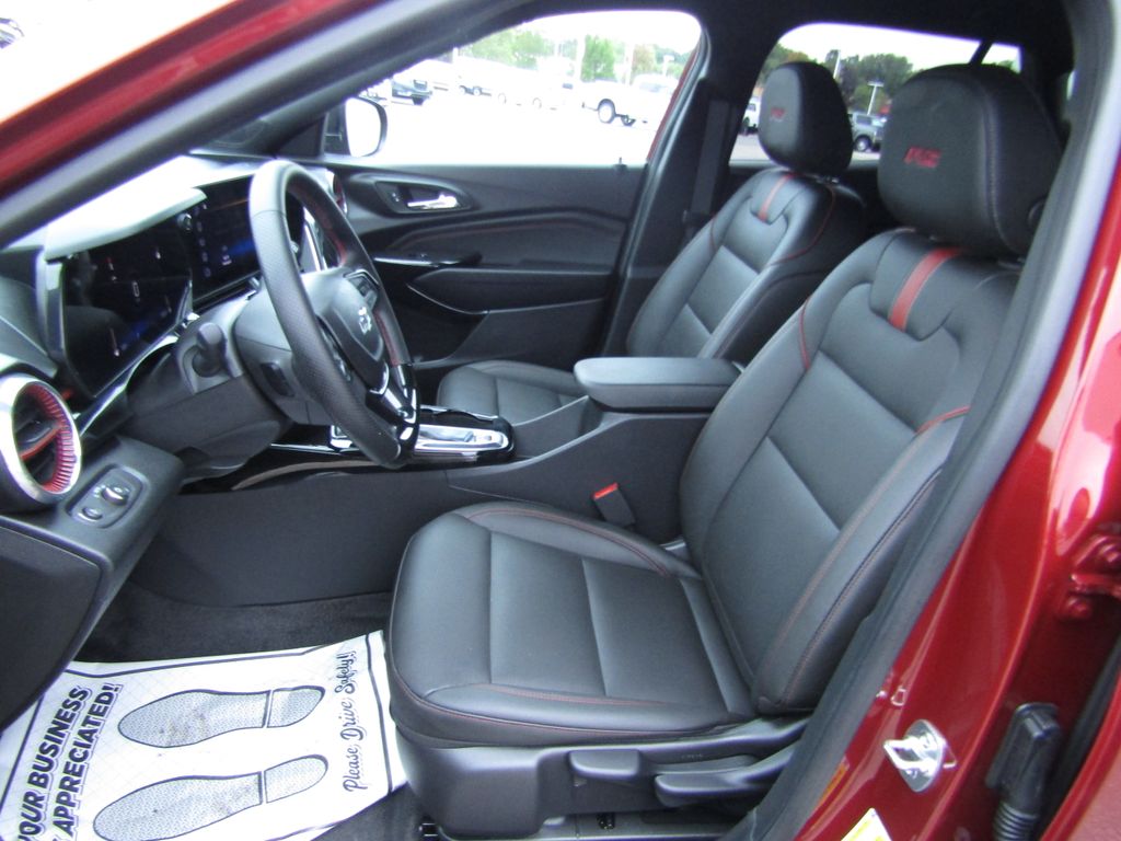 2025 Chevrolet Trax photo 4