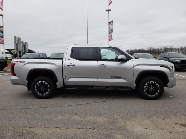 2025 Toyota Tundra SR5 CrewMax photo 4