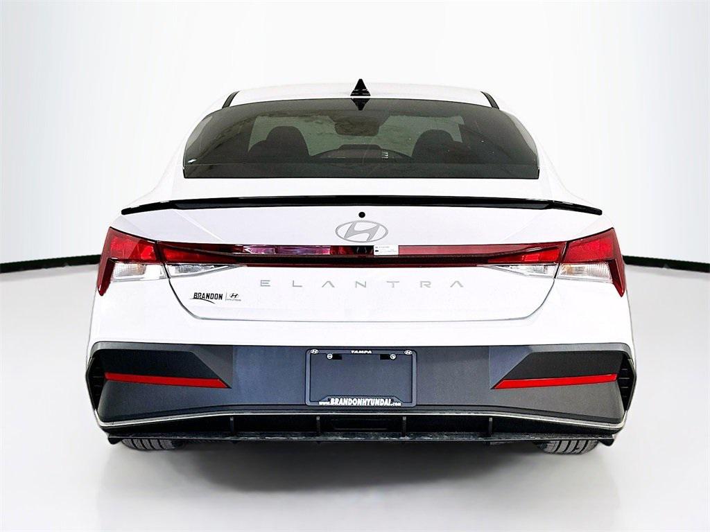 2025 Hyundai Elantra SEL Sport photo 4