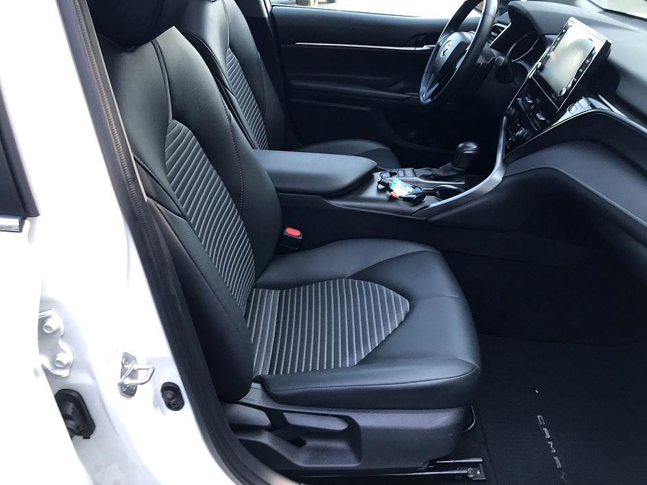2024 Toyota Camry Hybrid SE photo 13
