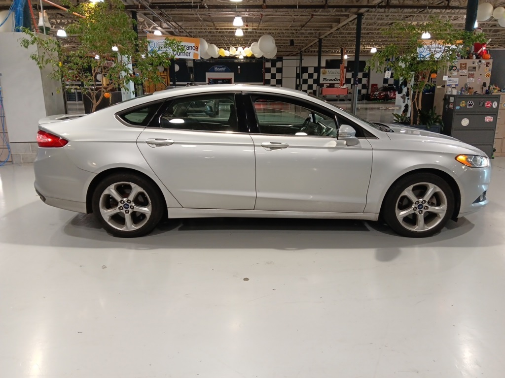 2016 Ford Fusion SE photo 4