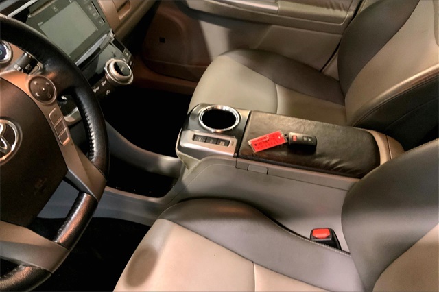 2017 Toyota Prius V Two photo 14